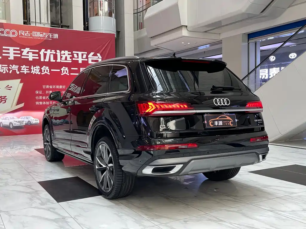 Audi Q7 2023 — фото 31