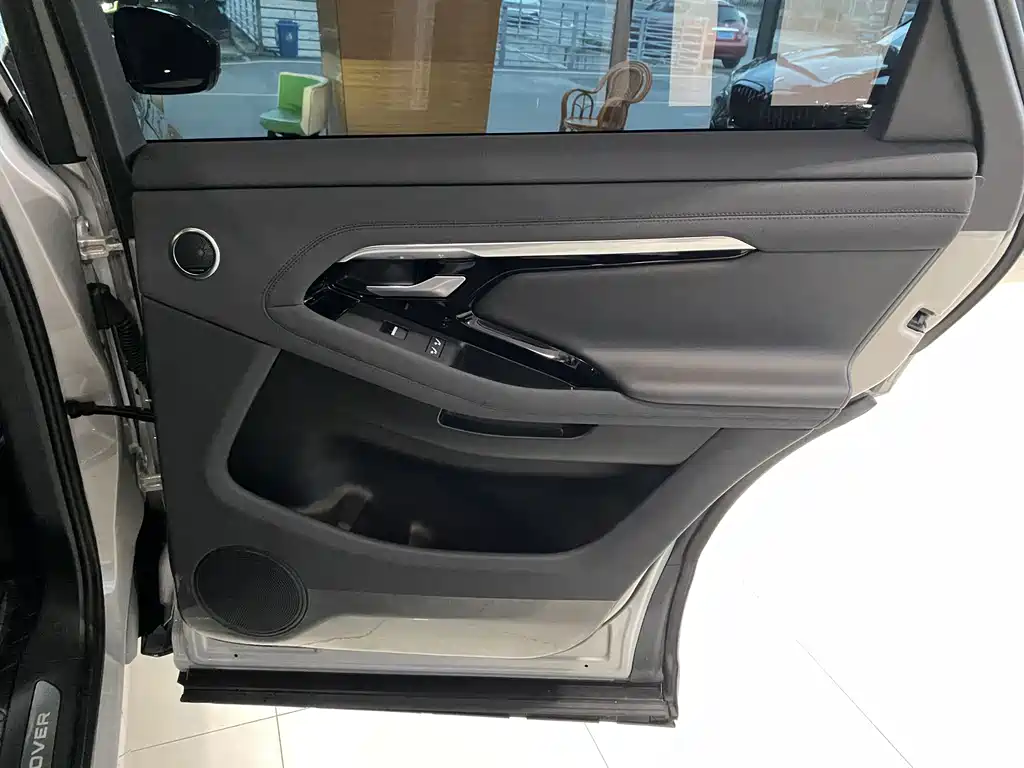 Land Rover Evoque 2023 — фото 13