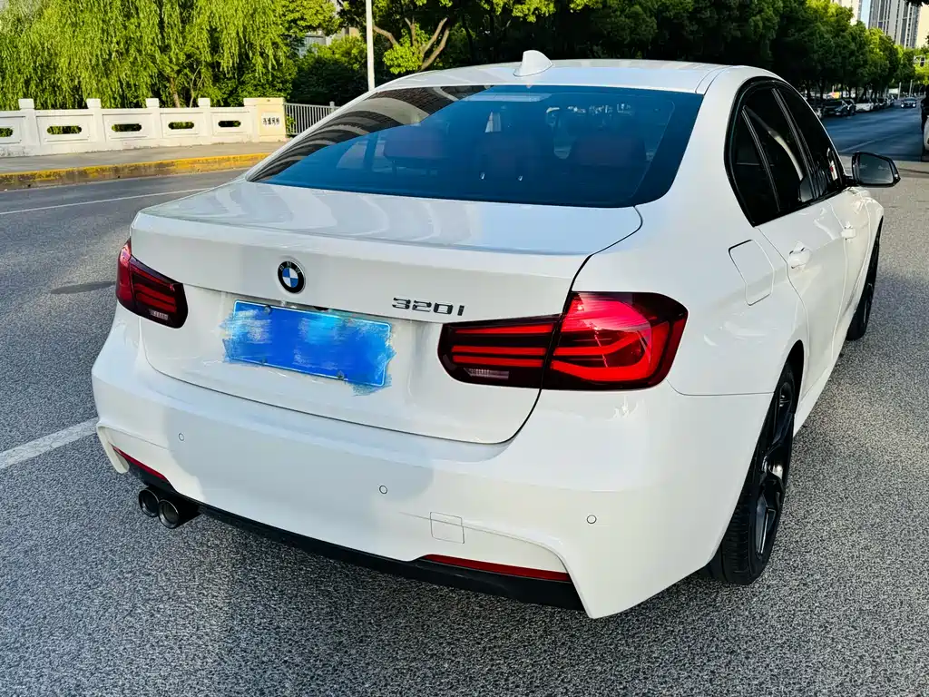 BMW 3 Series 2019 — фото 11
