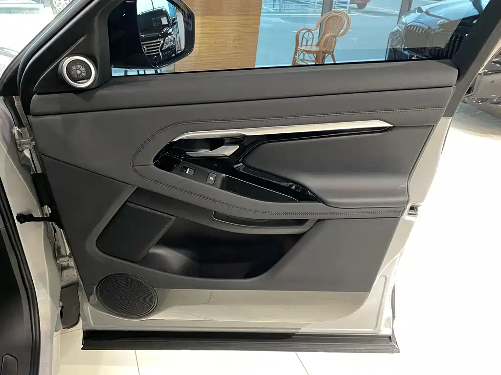 Land Rover Evoque 2023 — фото 14