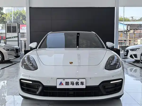 Porsche Panamera 2023