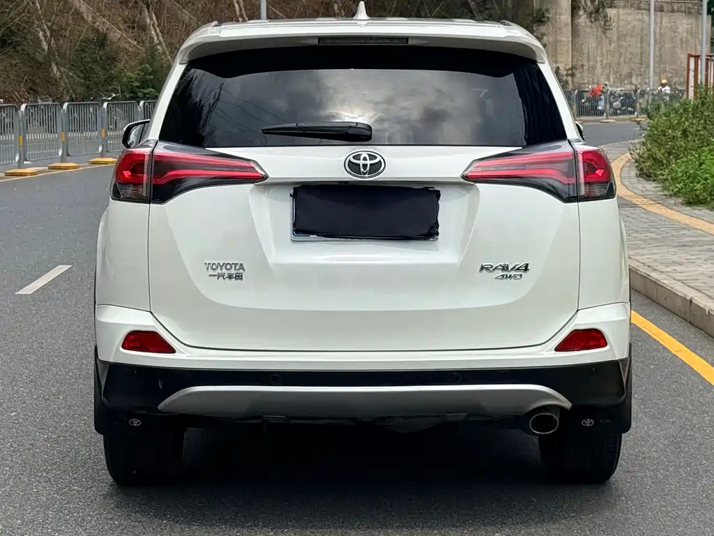Toyota RAV4 2017 — фото 5