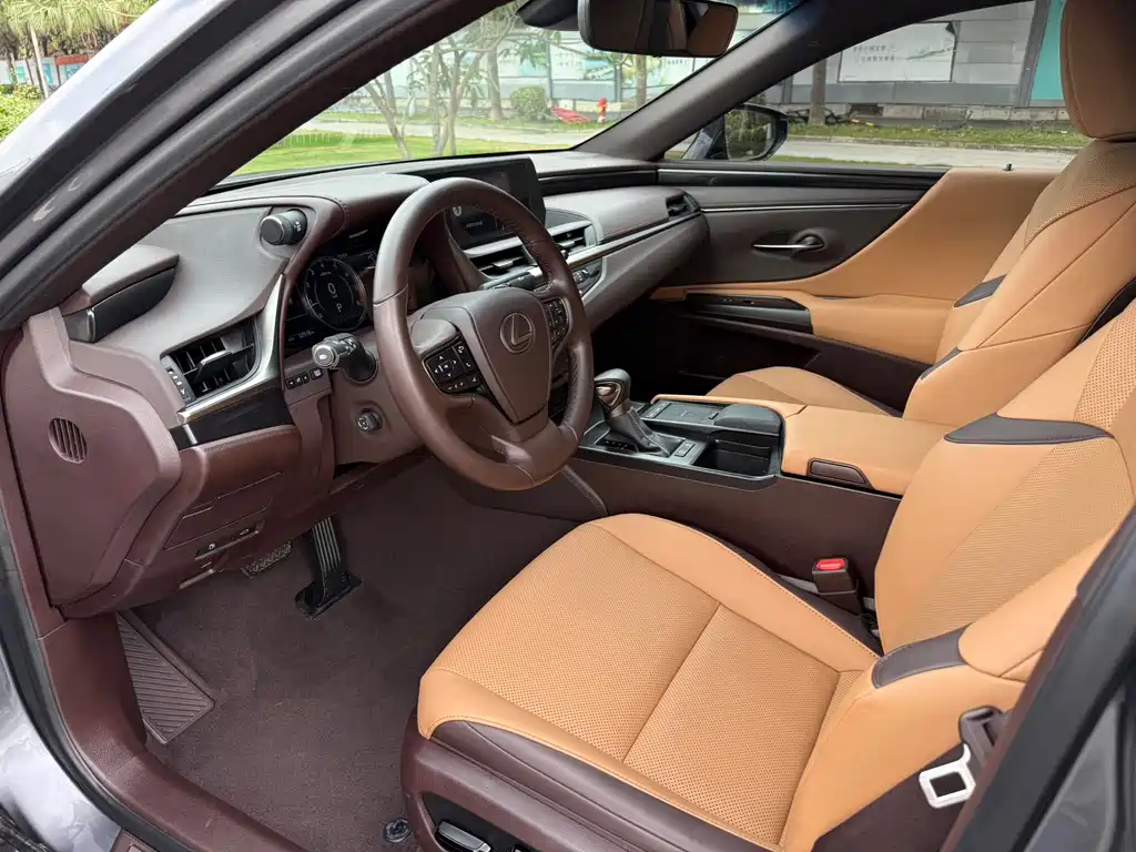 Lexus ES 2021