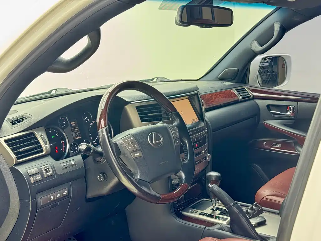 Lexus LX 2016 — фото 13