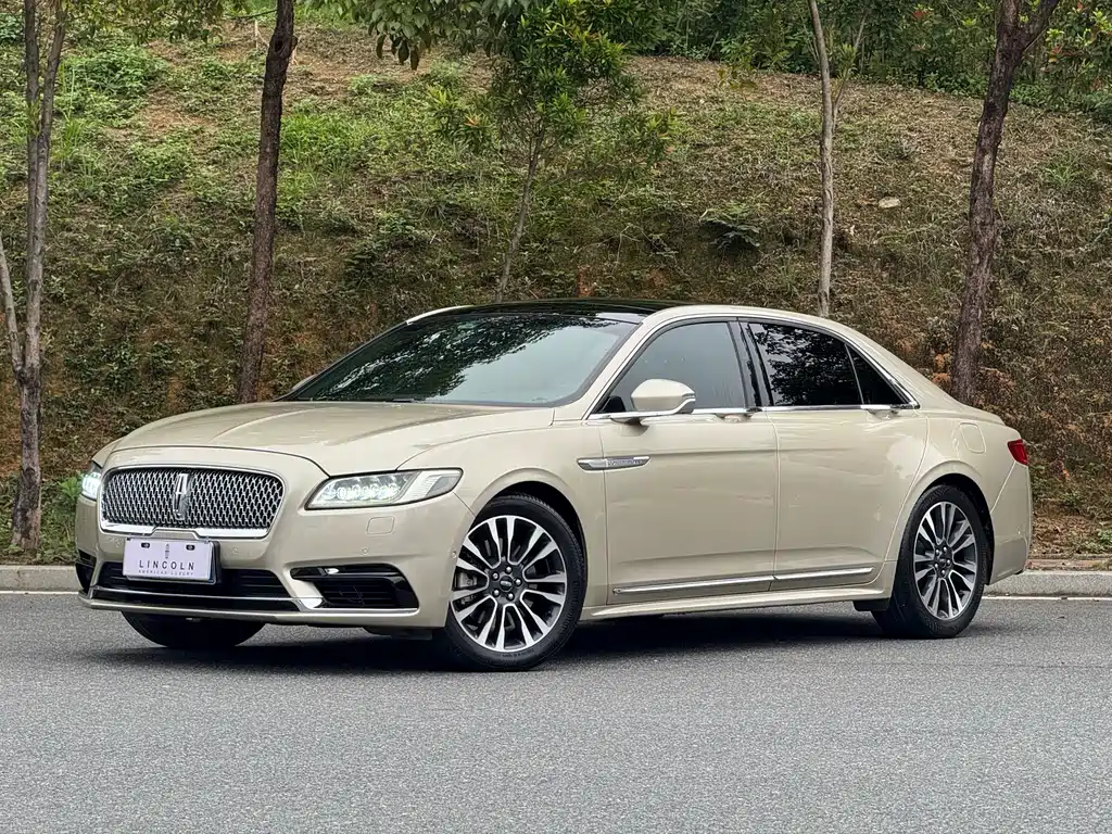 Lincoln Continental 2017 — фото 1