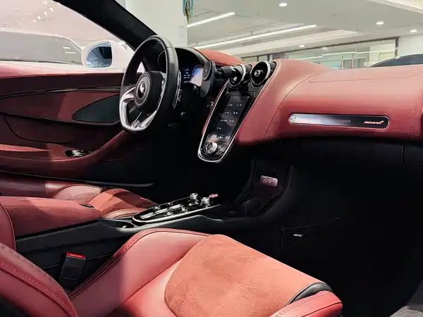 McLaren GT 2023