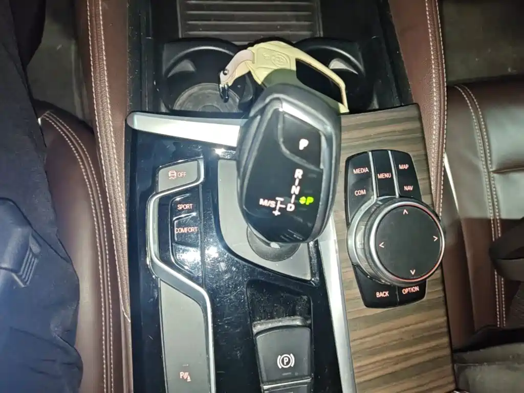 BMW 5 Series 2017 — фото 14