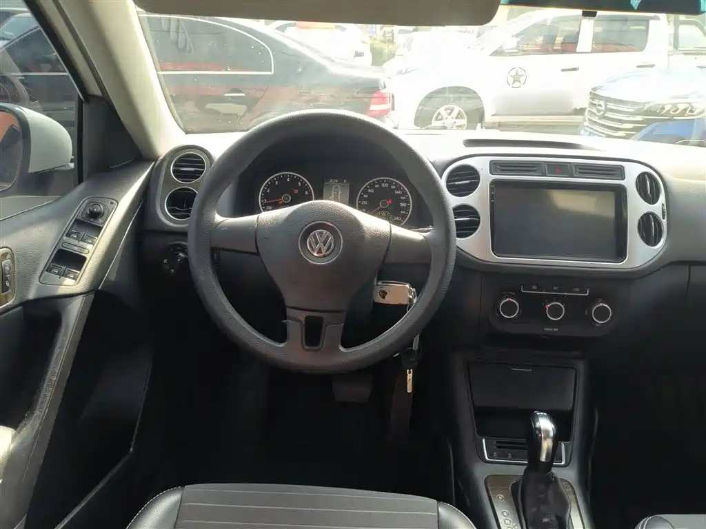 Volkswagen Tiguan 2018 — фото 11