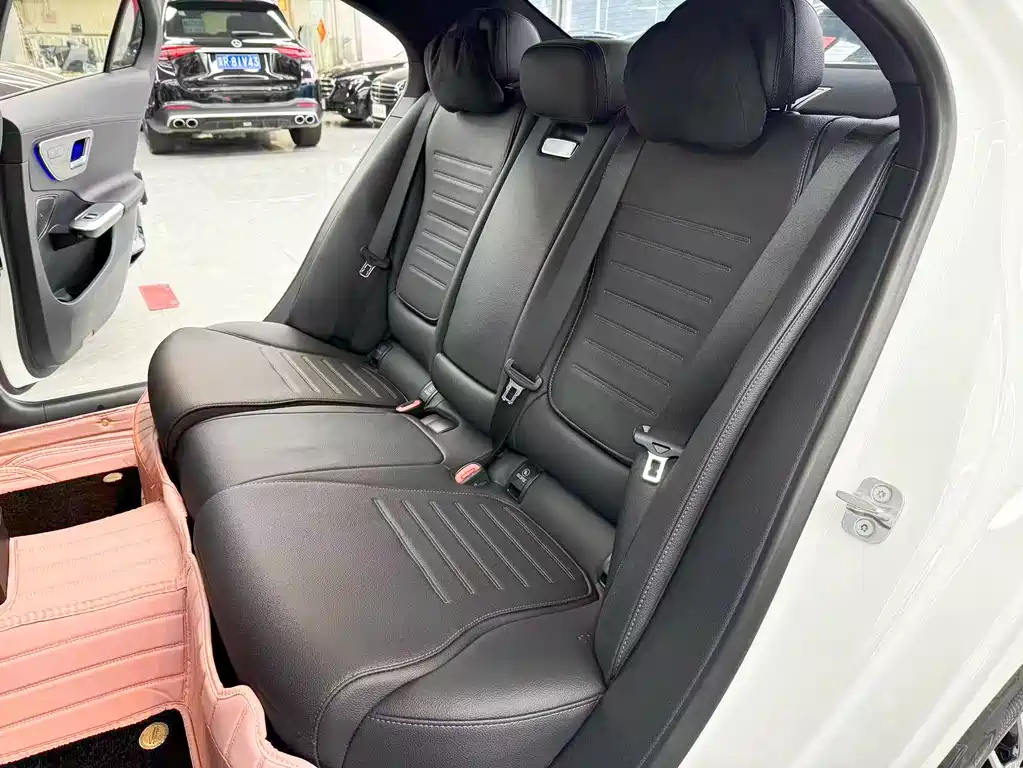 Mercedes-Benz C-Class 2024 — фото 12