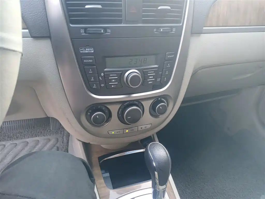 Buick Excelle 2015 — фото 13