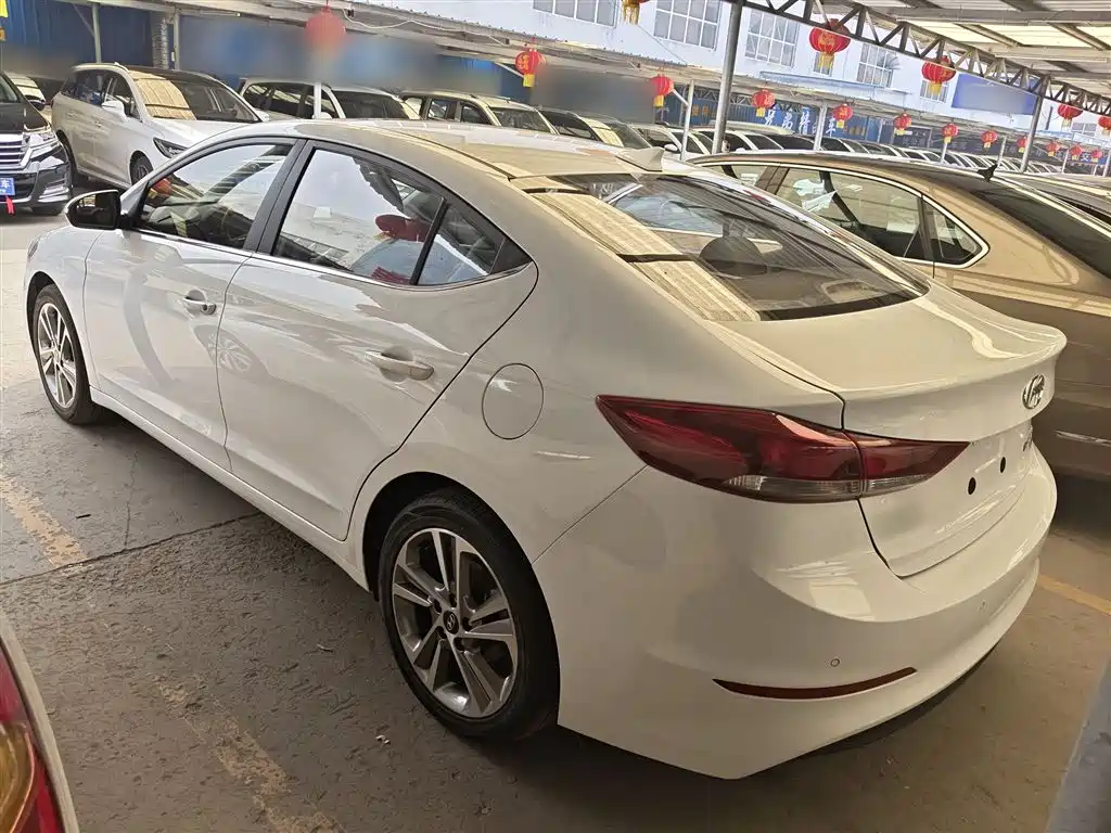 Hyundai Elantra 2017 — фото 5