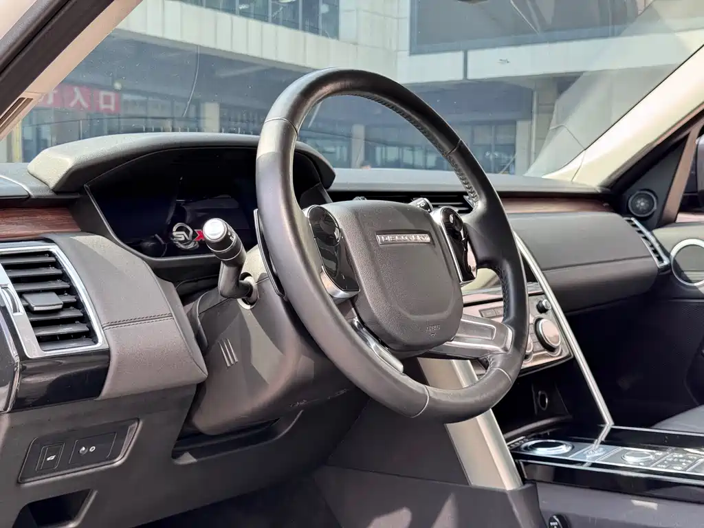 Land Rover Discovery 2019 — фото 13