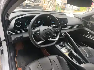 Hyundai Elantra 2024