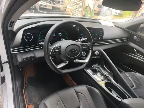 Hyundai Elantra 2024