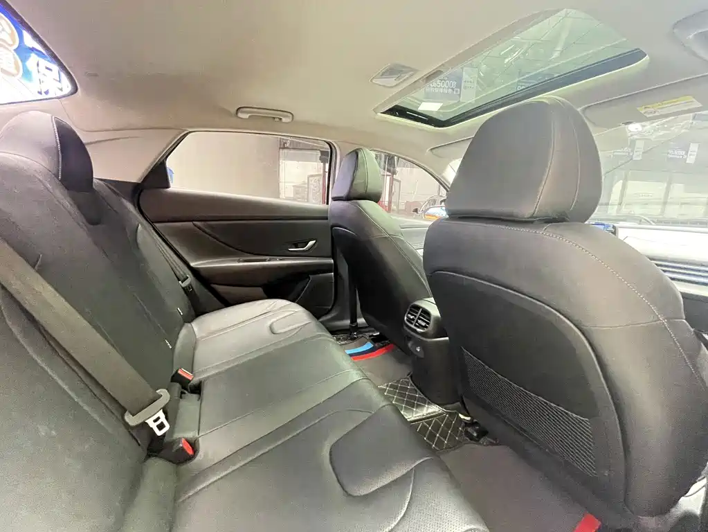 Hyundai Elantra 2023 — фото 14