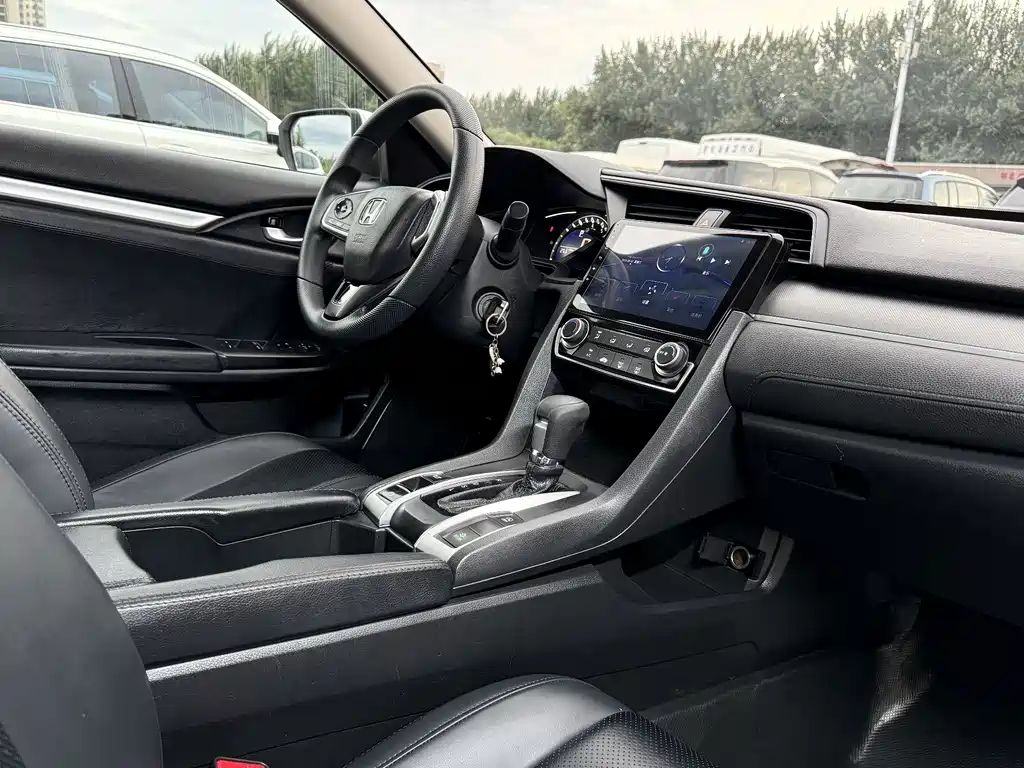 Honda Civic 2019 — фото 19