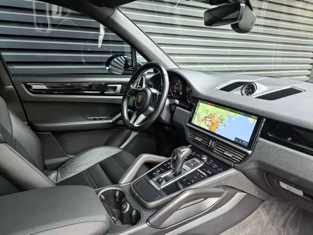 Porsche Cayenne 2018 — фото 12