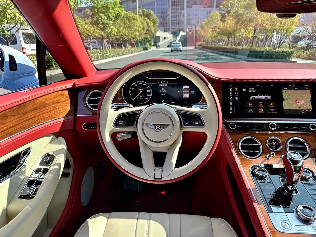 Bentley Continental 2022 — фото 11