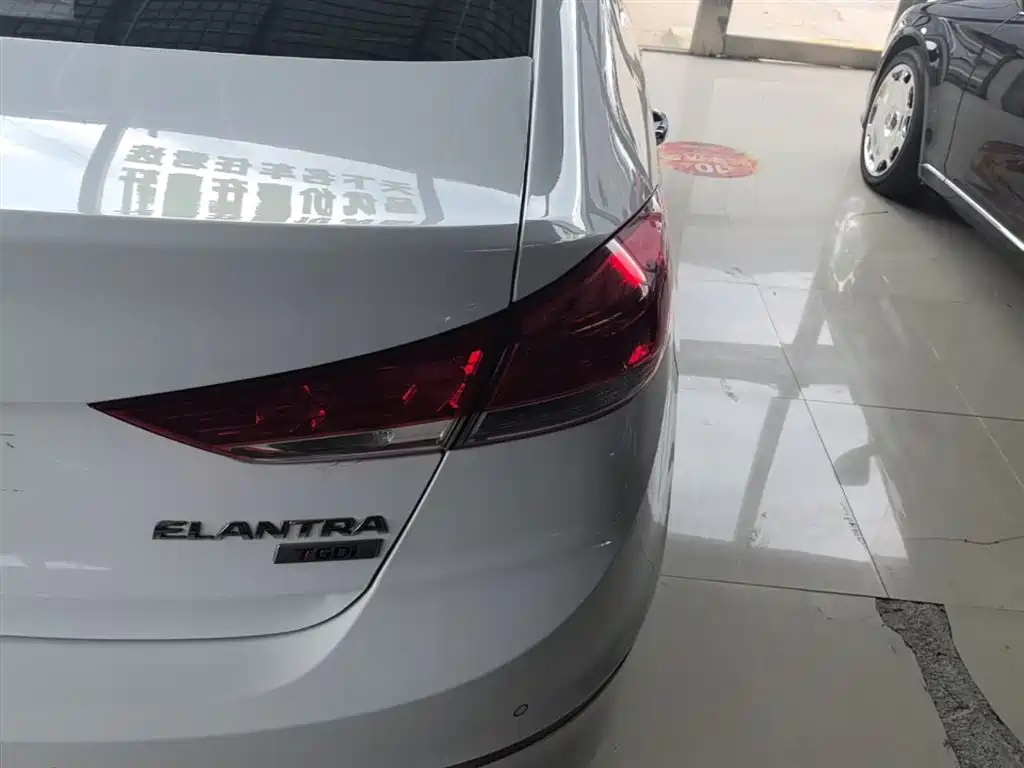 Hyundai Elantra 2019 — фото 8