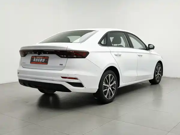 Geely Emgrand 2022
