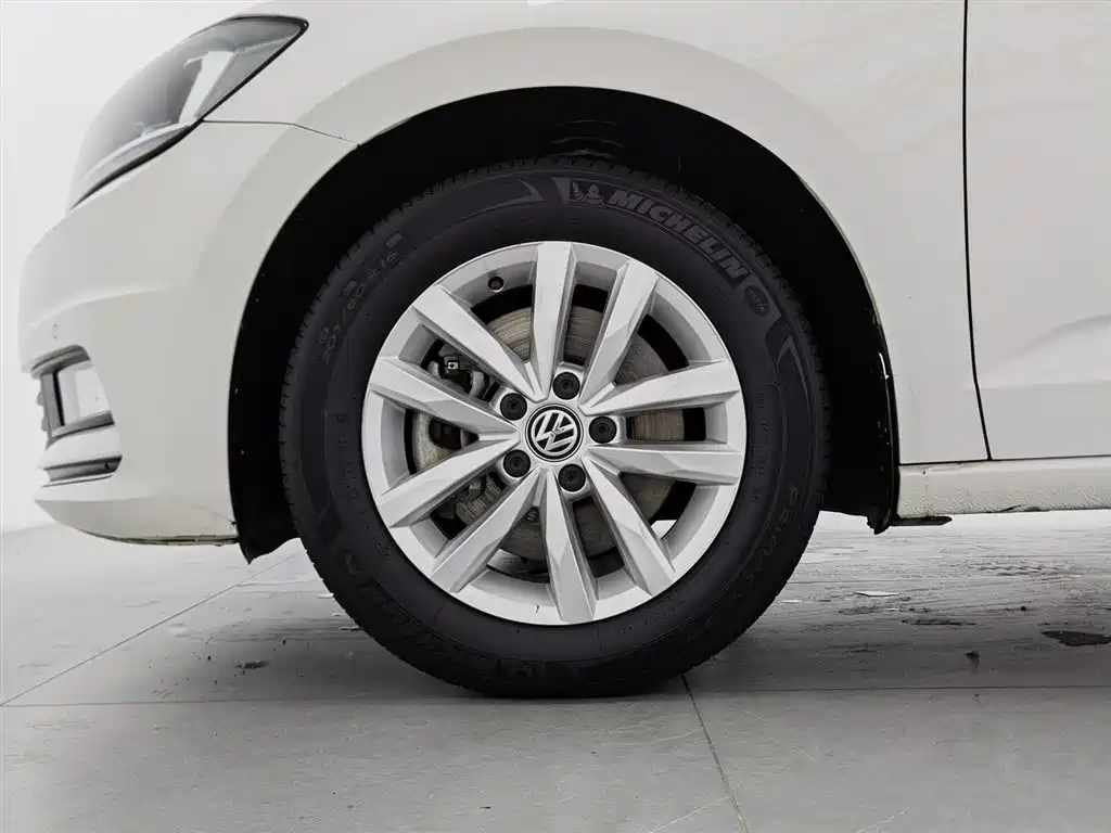 Volkswagen Touran 2019 — фото 17