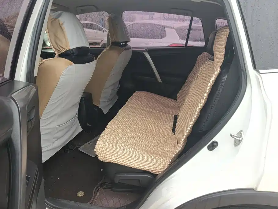 Toyota RAV4 2018 — фото 11
