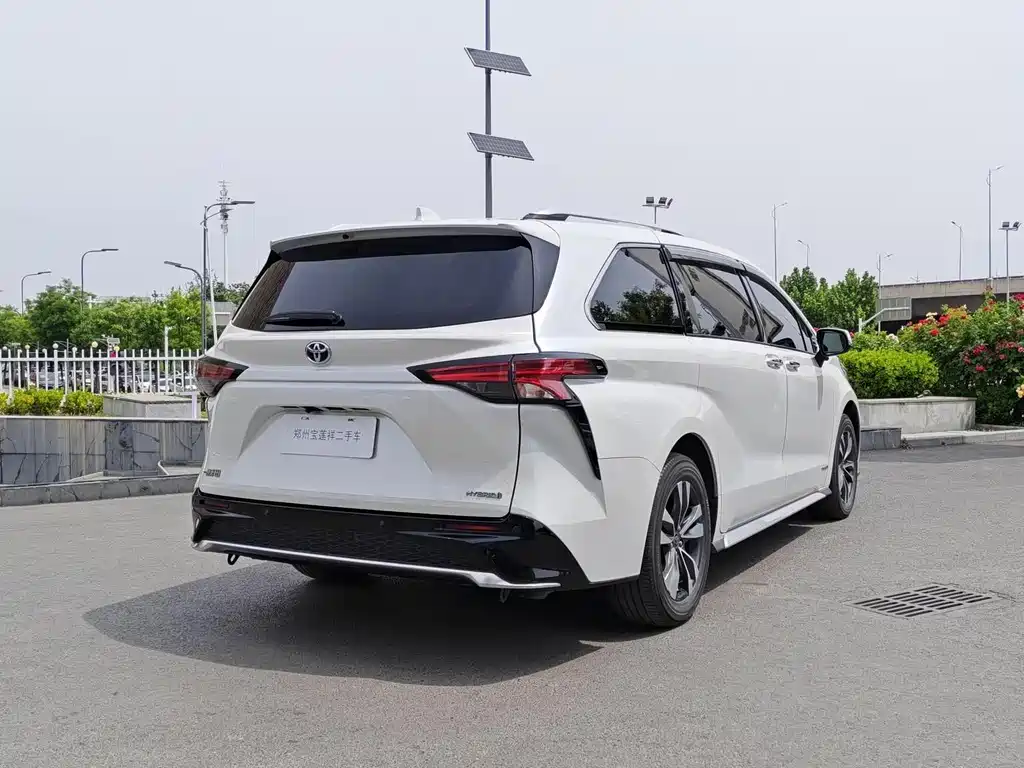 Toyota Granvia 2024