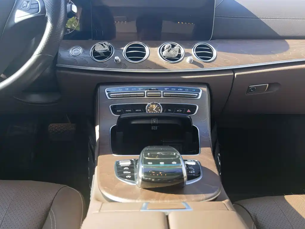 Mercedes-Benz E-Class 2018 — фото 11