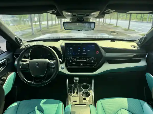 Toyota Crown Kluger 2023