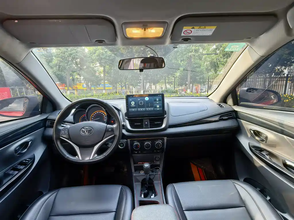 Toyota Yaris L 2022 — фото 12