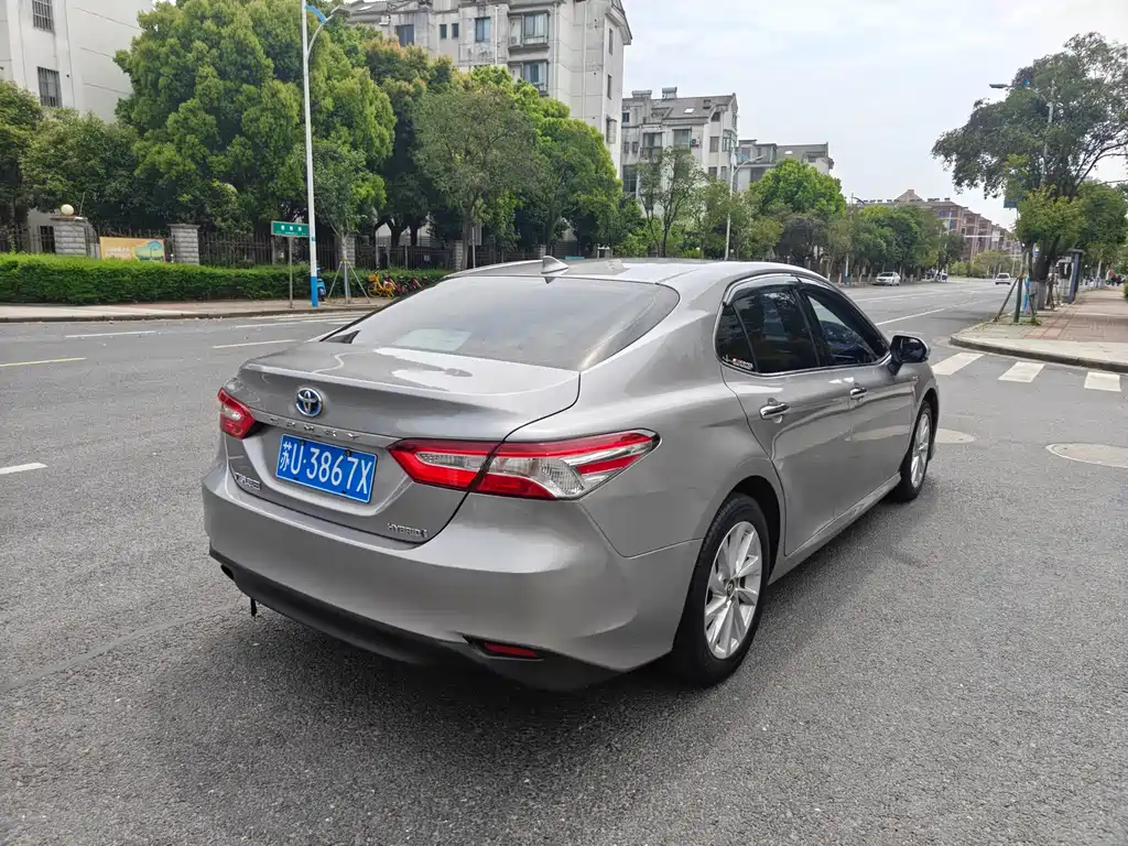 Toyota Camry 2021 — фото 3