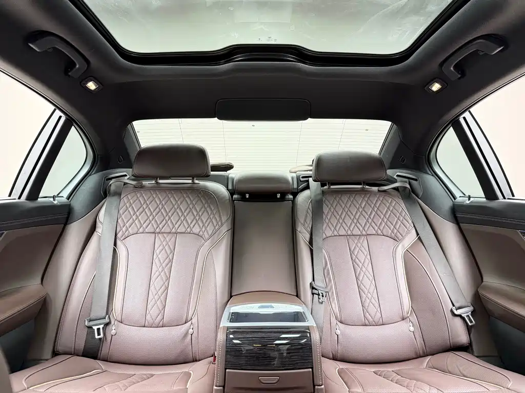 BMW 7 Series 2017 — фото 12