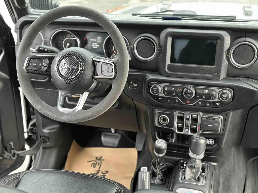Jeep Wrangler 2019 — фото 12