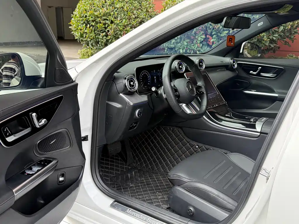 Mercedes-Benz C-Class 2025