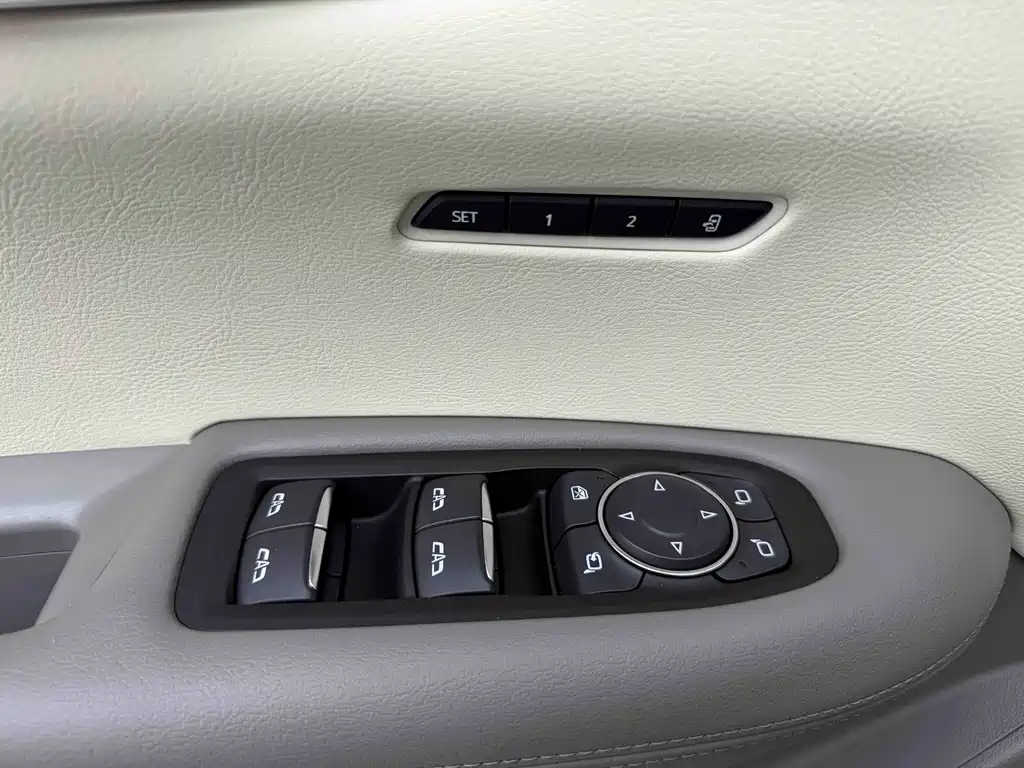 Cadillac XT5 2023 — фото 15