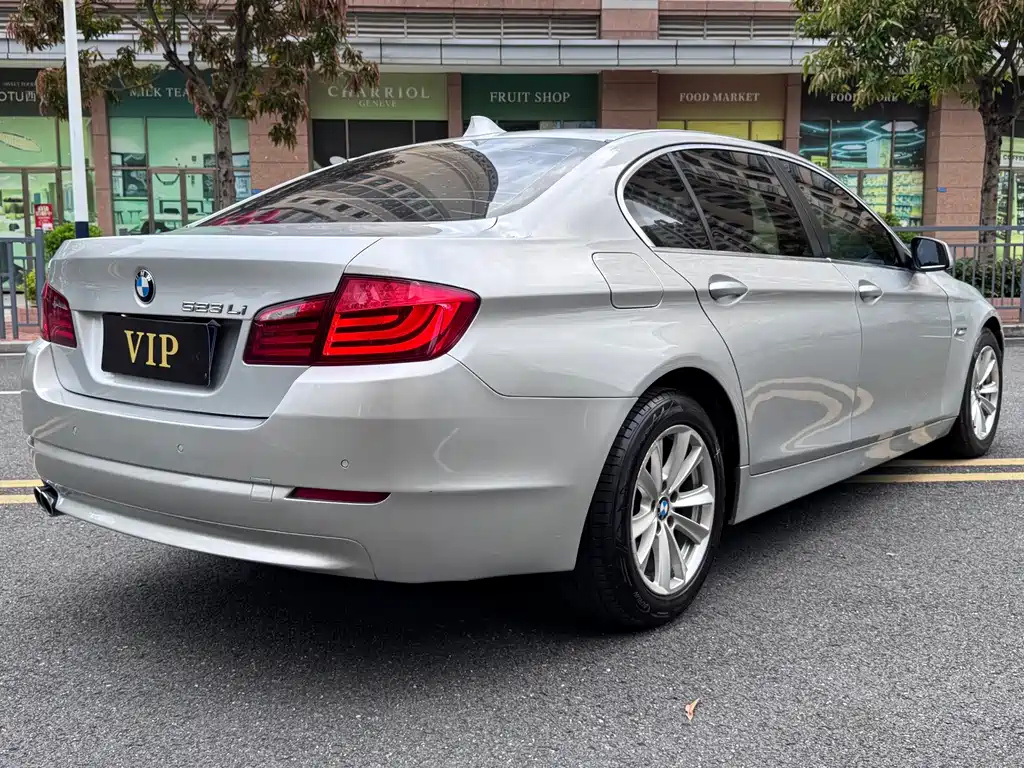 BMW 5 Series 2012 — фото 6