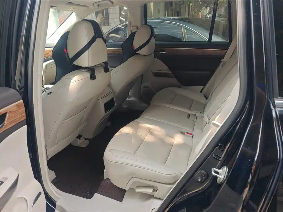 GAC Motor Trumpchi GS8 2017 — фото 10