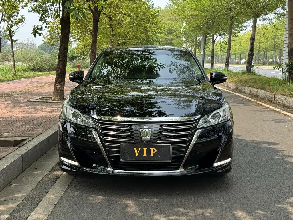 Toyota Crown 2018 — фото 2