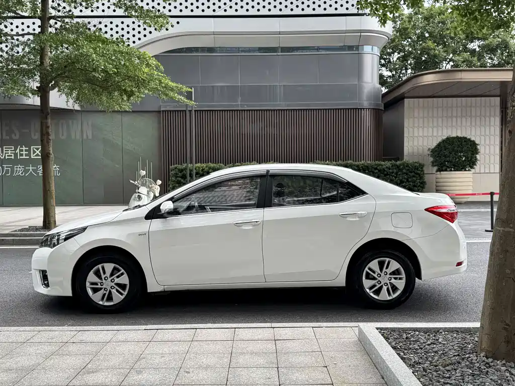Toyota Corolla 2015 — фото 16