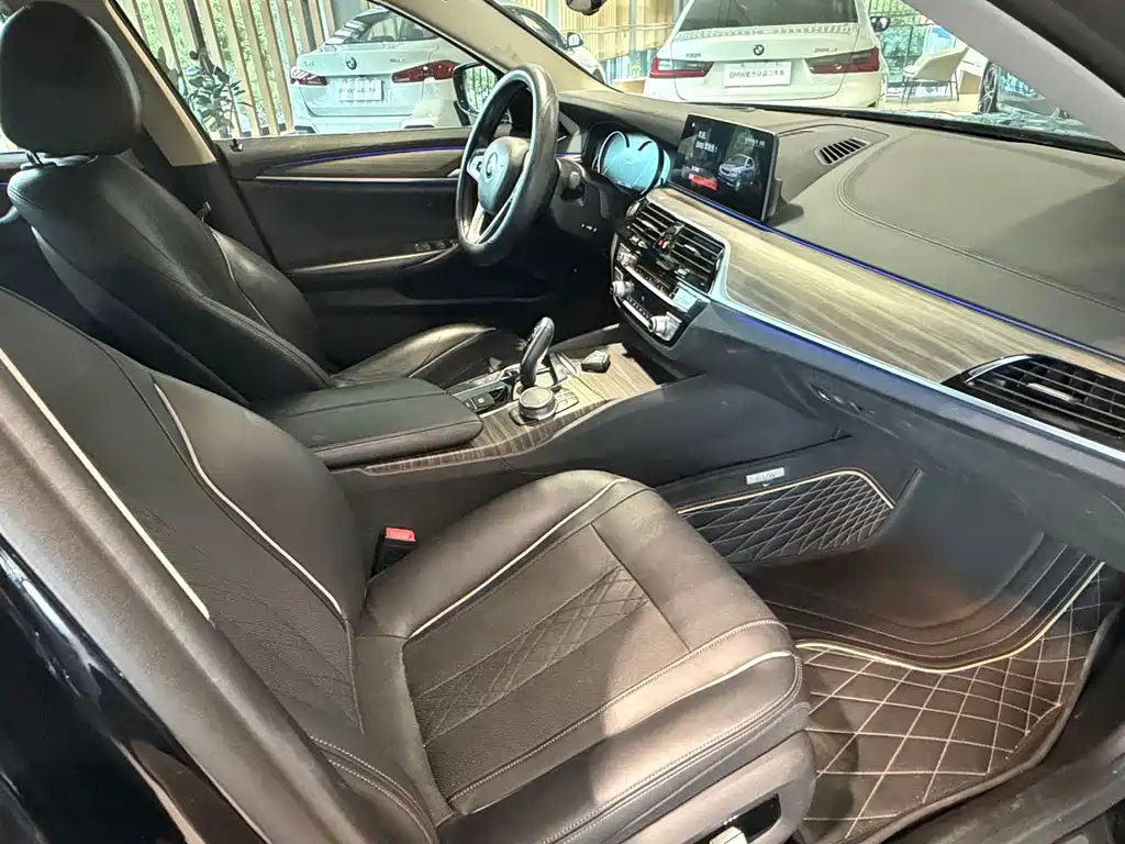 BMW 5 Series New Energy 2018 — фото 12