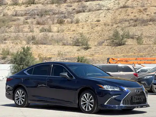 Lexus ES 2020