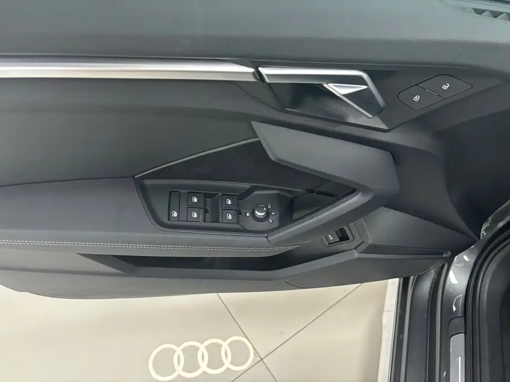 Audi A3 2023 — фото 12