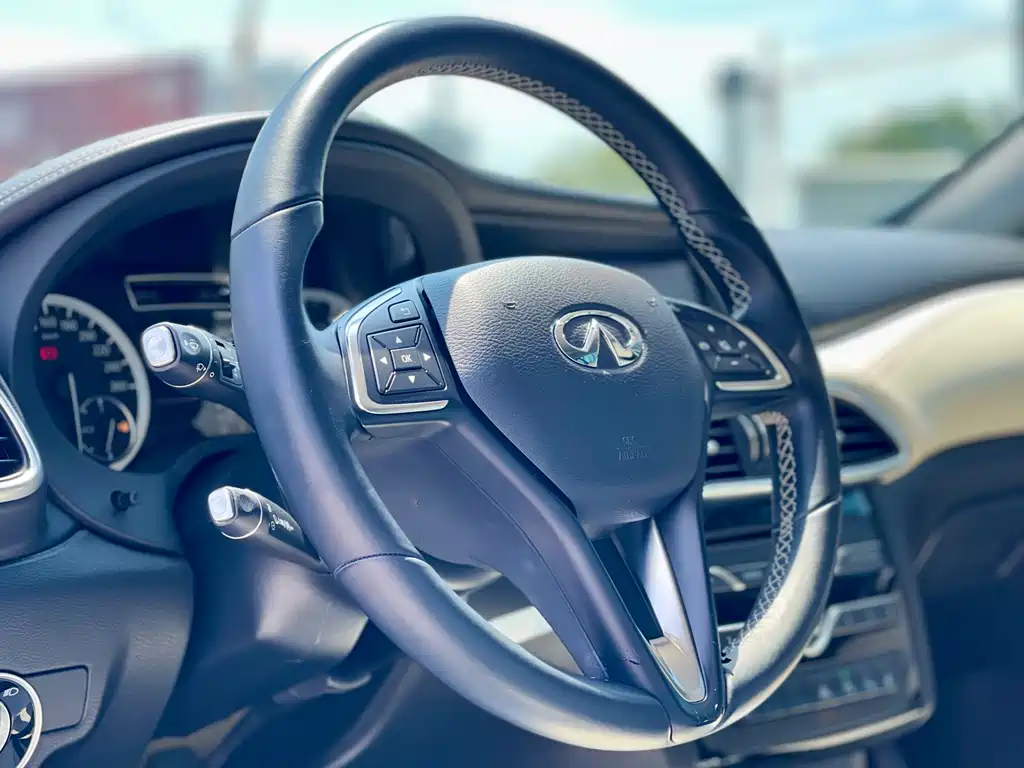Infiniti QX30 2017 — фото 14