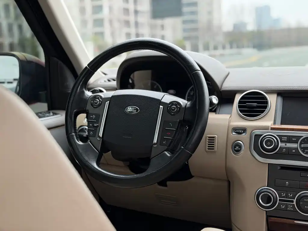 Land Rover Discovery 2016 — фото 13