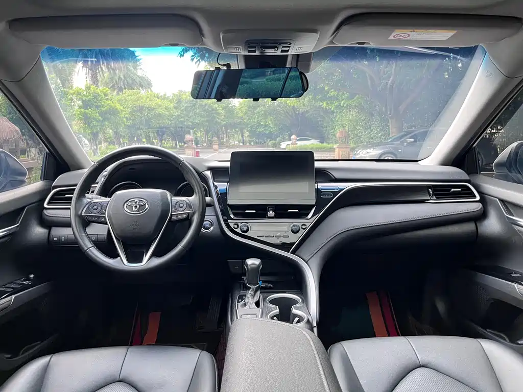Toyota Camry 2023 — фото 8