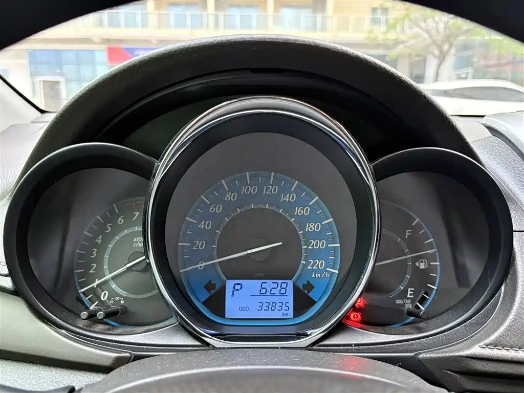 Toyota Yaris L 2014