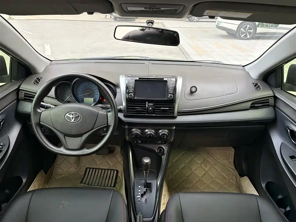 Toyota Yaris L 2014
