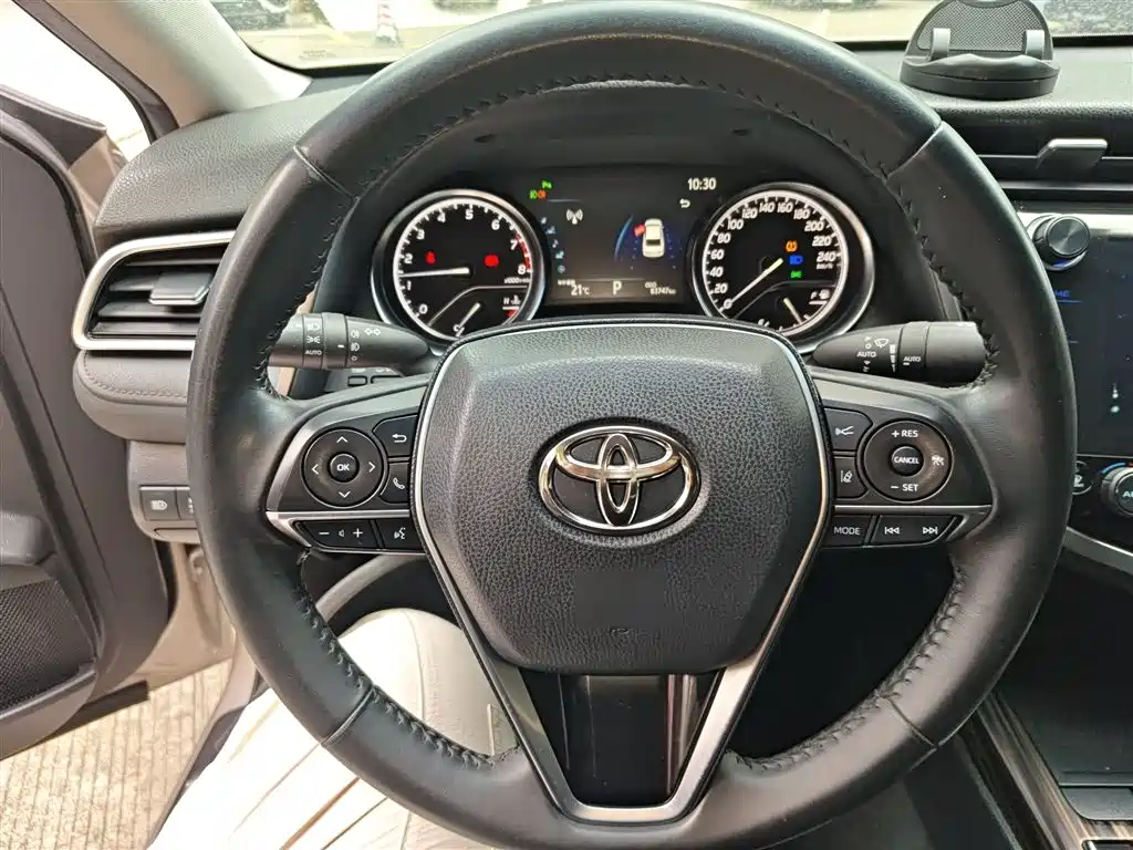 Toyota Camry 2020 — фото 7
