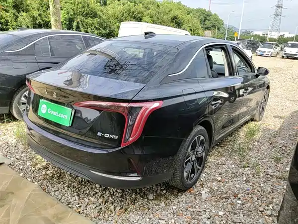 Hongqi E-QM5 2023