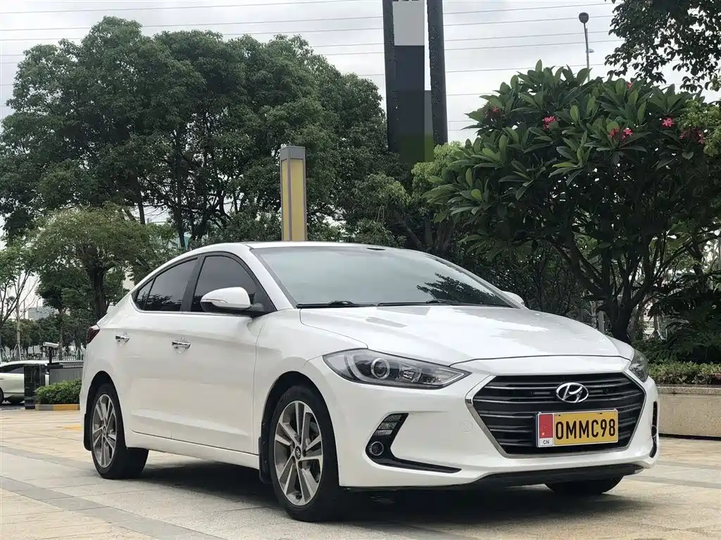 Hyundai Elantra 2017 — фото 3